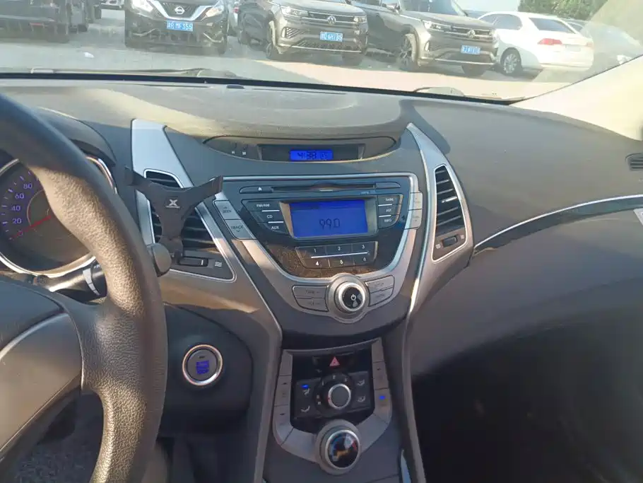 Hyundai Elantra Langdong — миниатюра 13