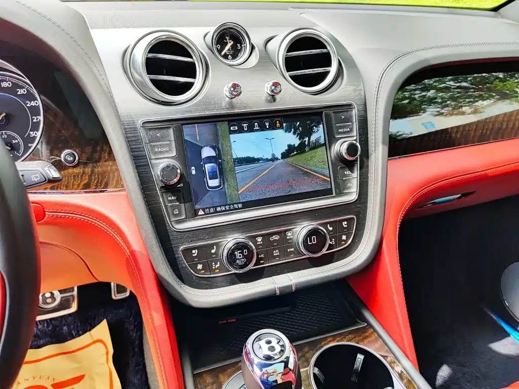 Bentley Bentayga 6.0T Standard Edition, фото 9