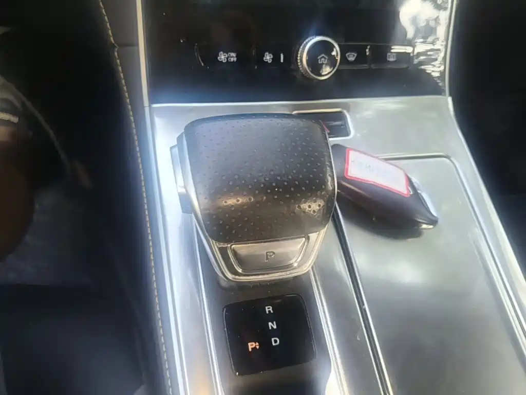 Roewe i6 MAX New Energy — миниатюра 14