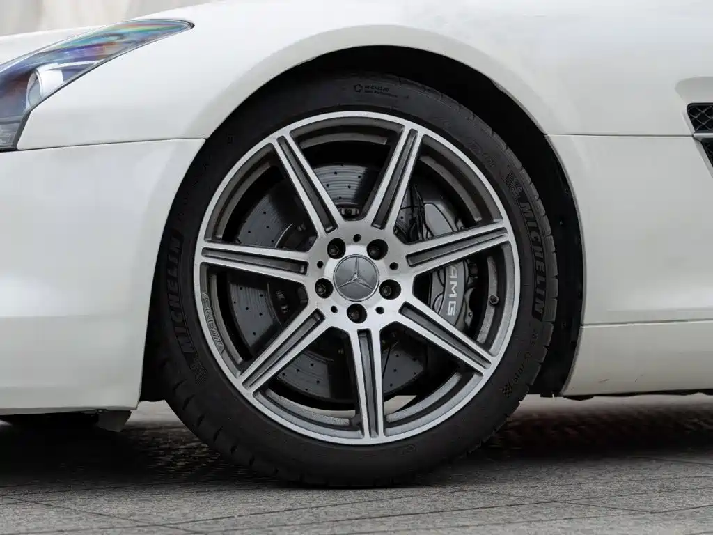 Mercedes-Benz SLS AMG — миниатюра 8