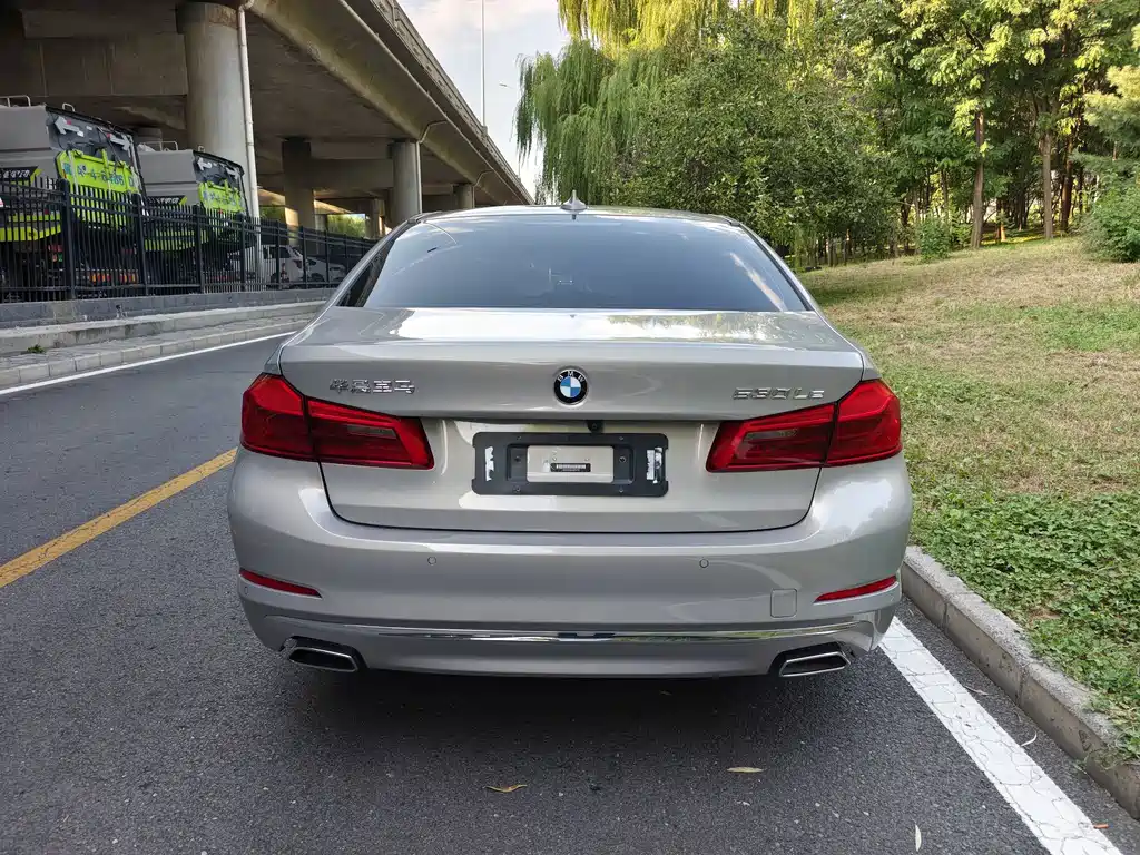 BMW 5 Series New Energy — миниатюра 9