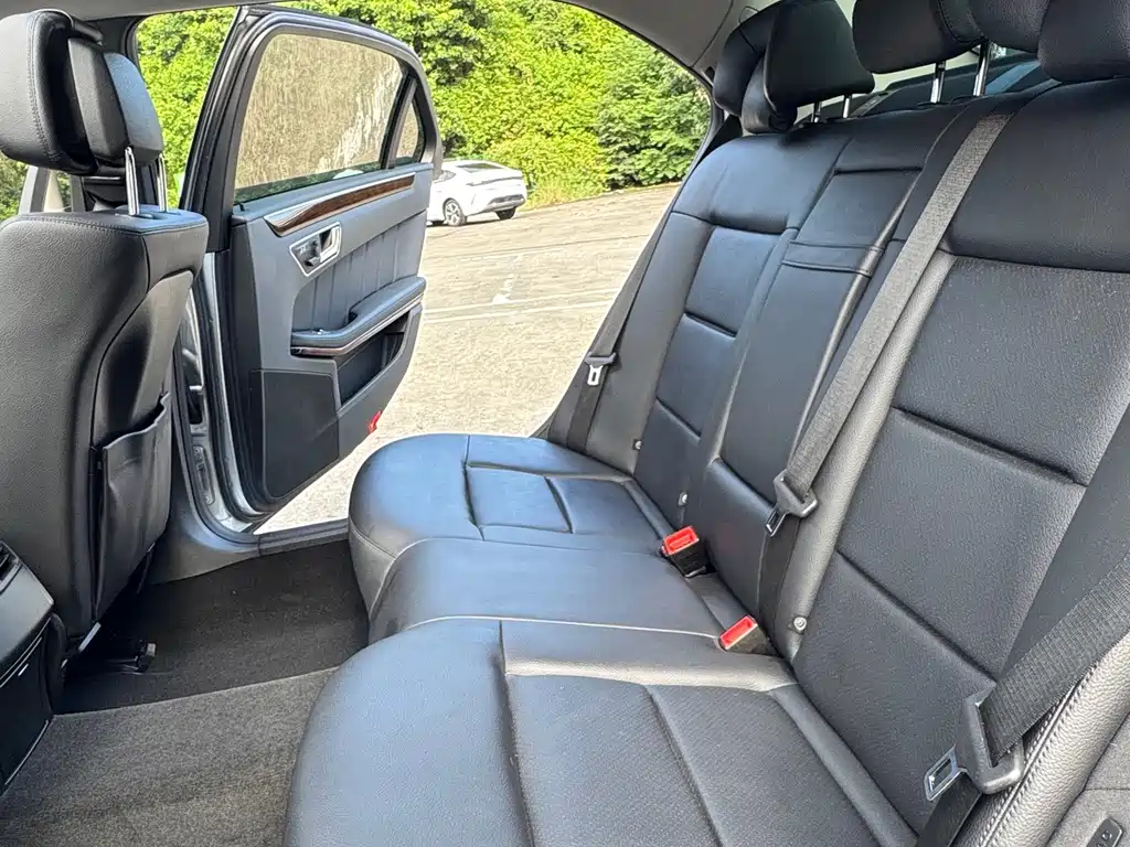 Mercedes-Benz E-Class — миниатюра 8