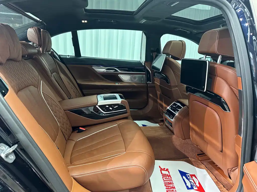 BMW 7 Series — миниатюра 22