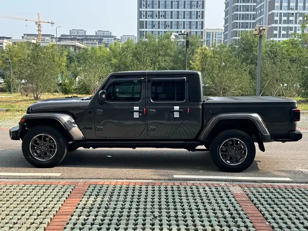 Jeep Gladiator — миниатюра 5