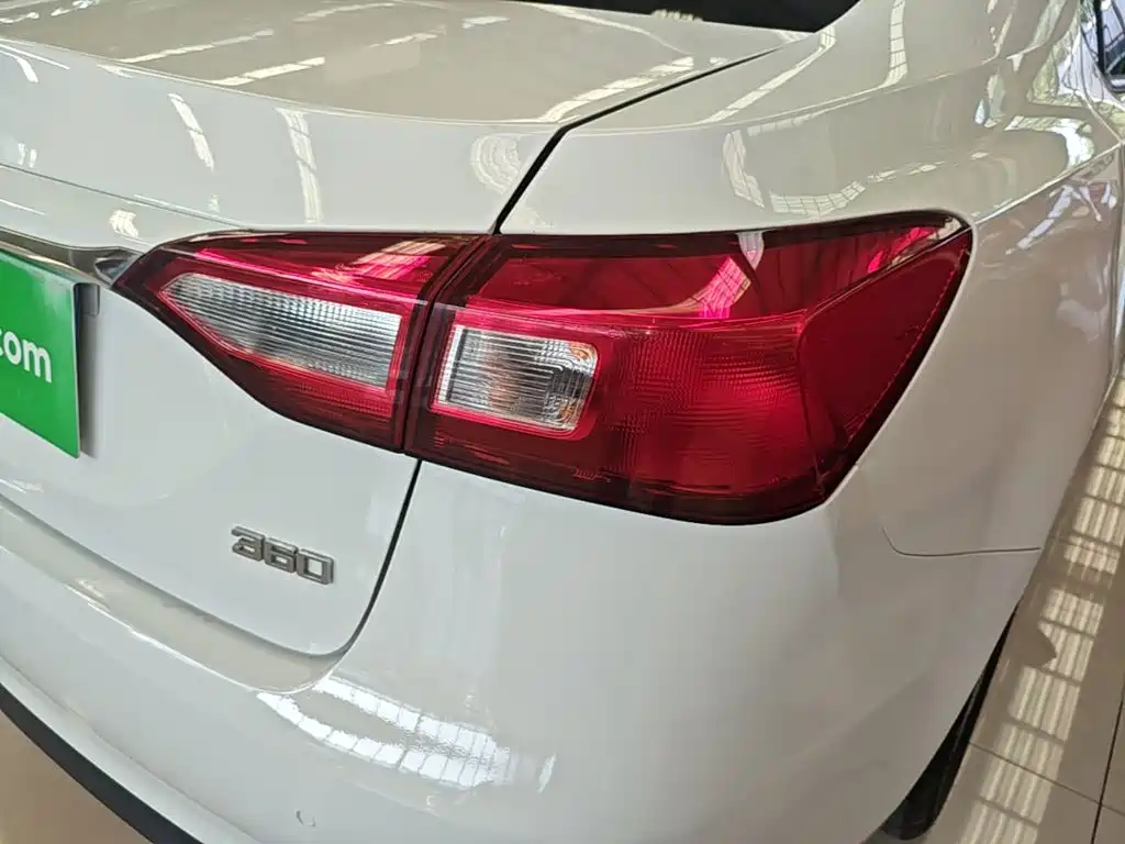 Roewe 360 — миниатюра 8