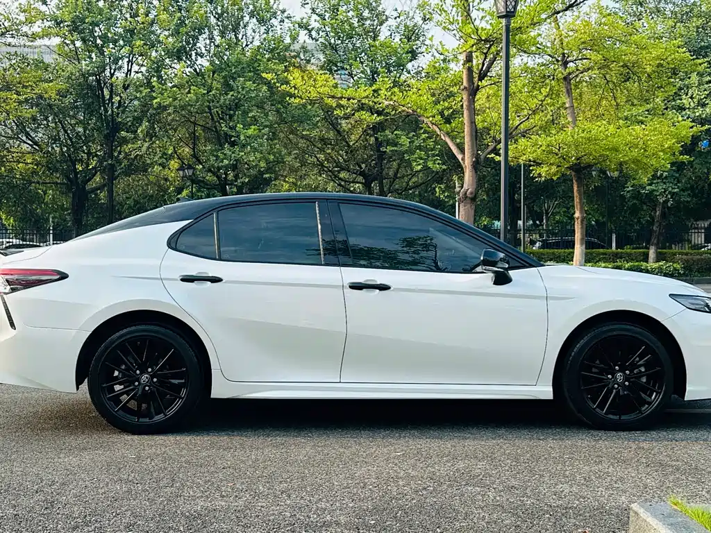 Toyota Camry — миниатюра 12