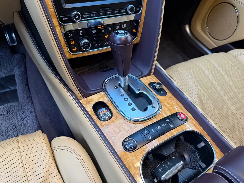 Bentley Flying Spur — миниатюра 12