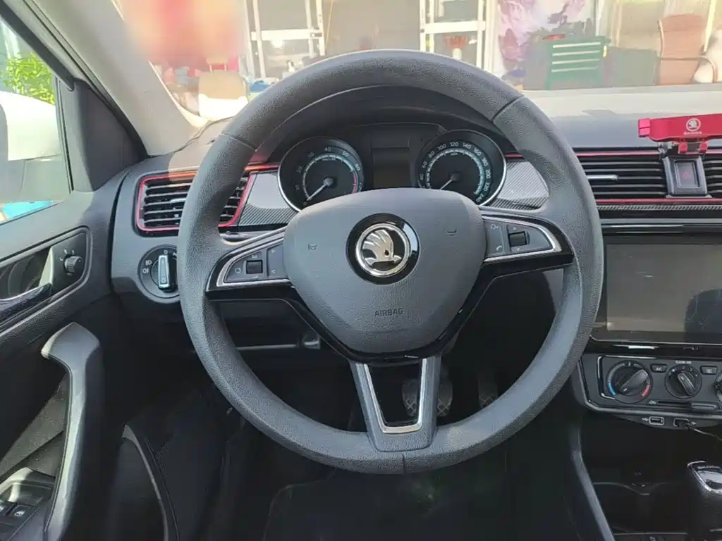 Skoda Rapid Spaceback — миниатюра 11