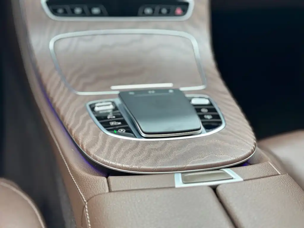 Mercedes-Benz E-Class — миниатюра 9