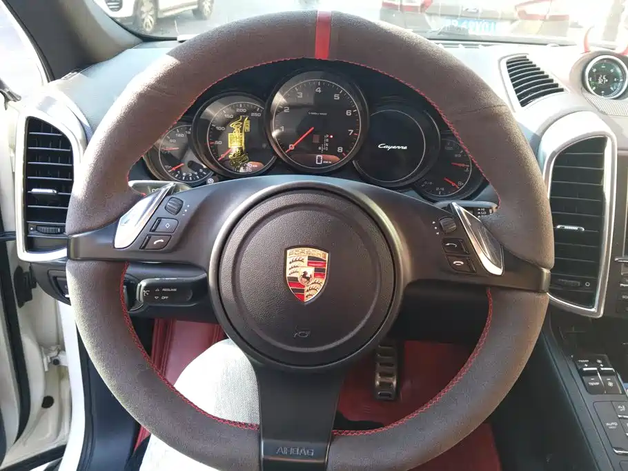 Porsche Cayenne — миниатюра 15