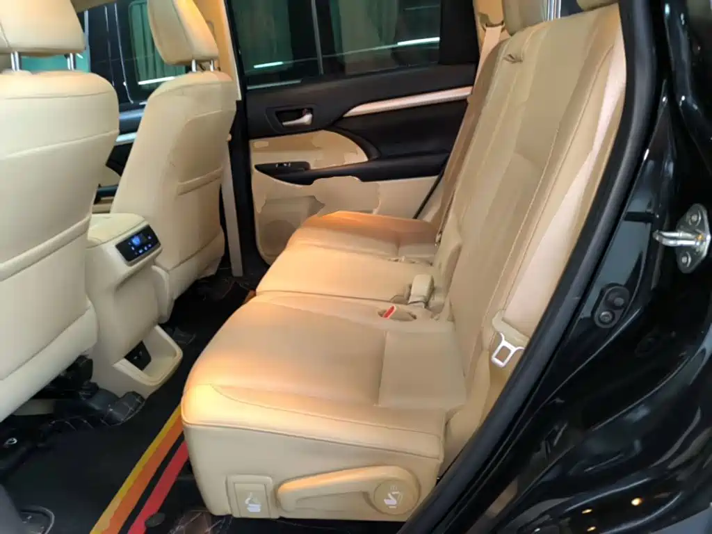 Toyota Highlander — миниатюра 17