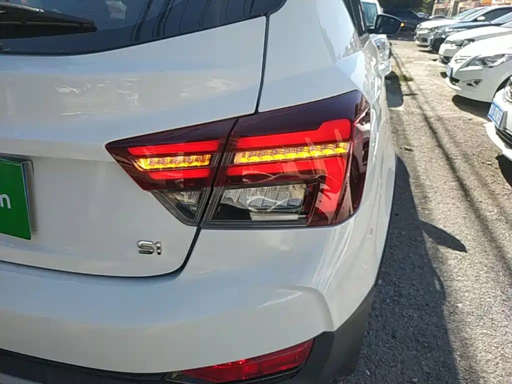 Geely Vision S1 — миниатюра 8