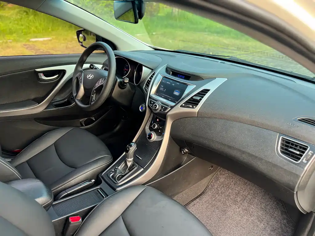 Hyundai Elantra Langdong — миниатюра 13