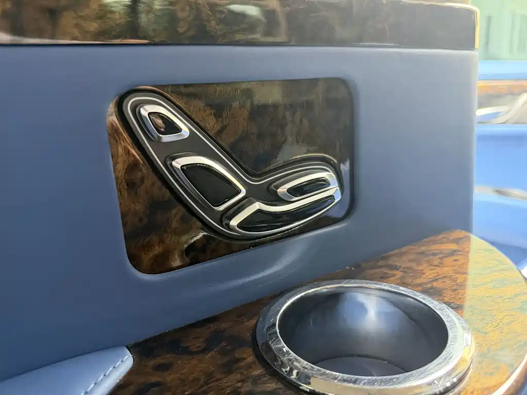 Cadillac Escalade — миниатюра 38