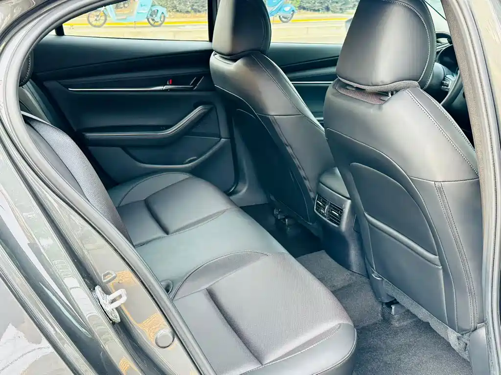 Mazda 3 Axela — миниатюра 8