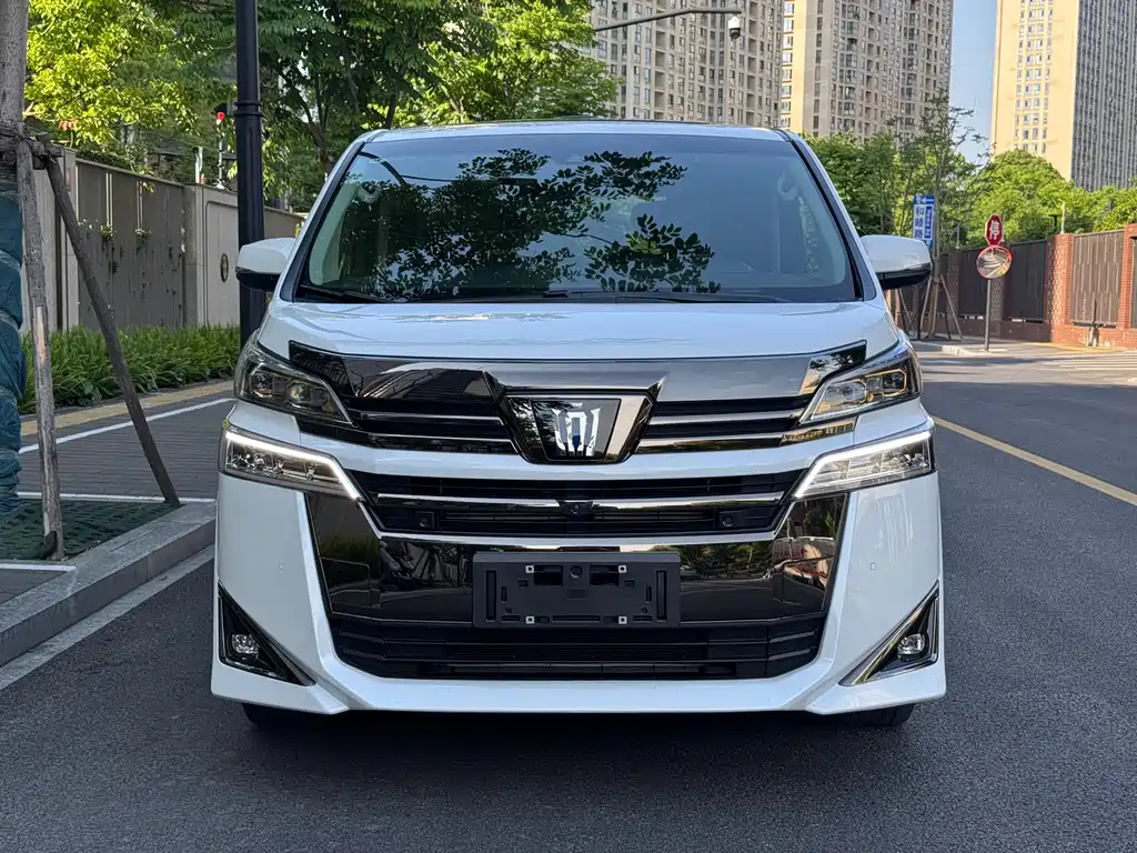 Toyota Vellfire 2023 2.5L HV Luxury