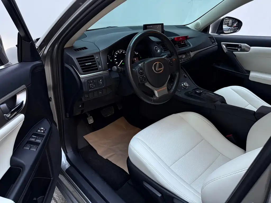 Lexus CT — миниатюра 19