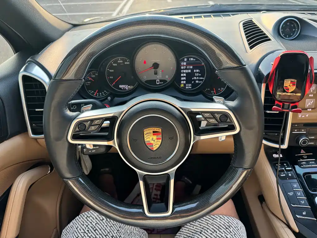 Porsche Cayenne — миниатюра 26