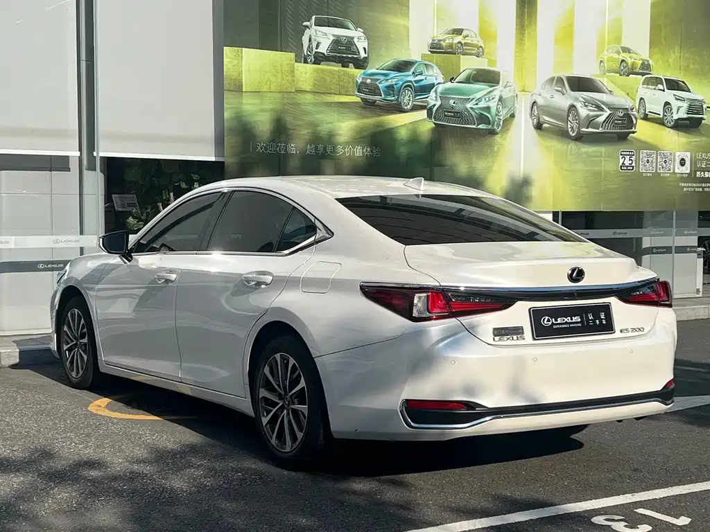 Lexus ES — миниатюра 9