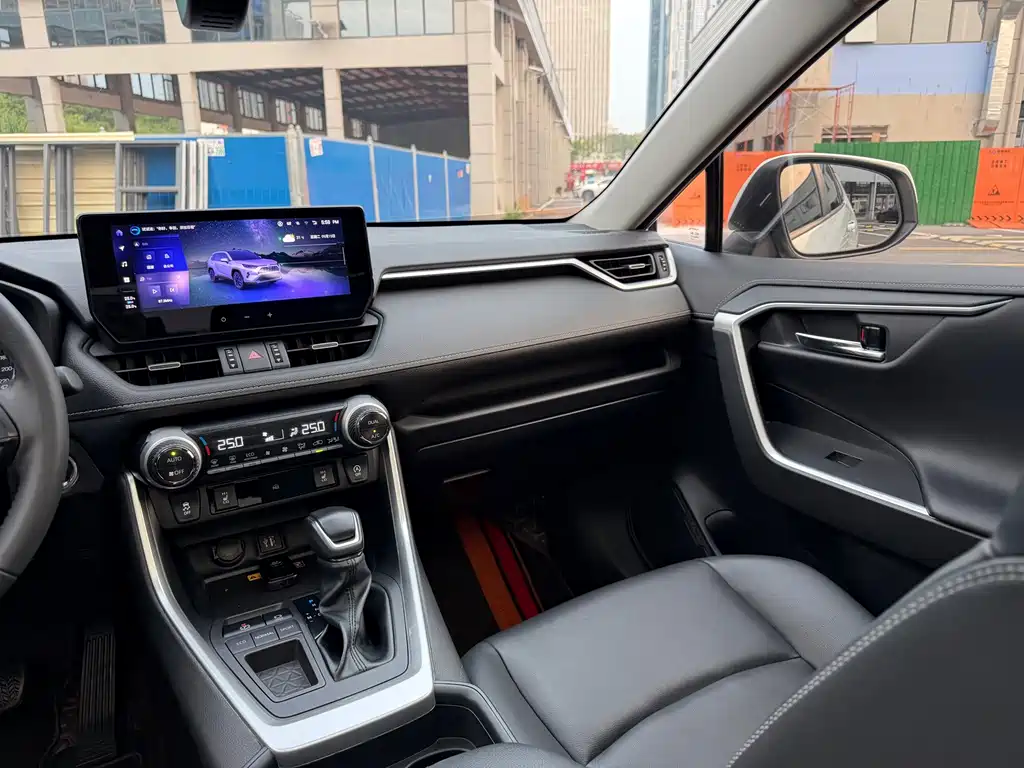 Toyota RAV4 — миниатюра 8