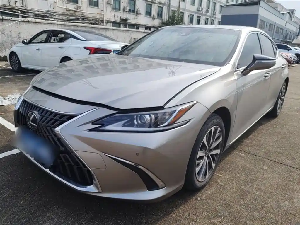 Lexus ES 2023