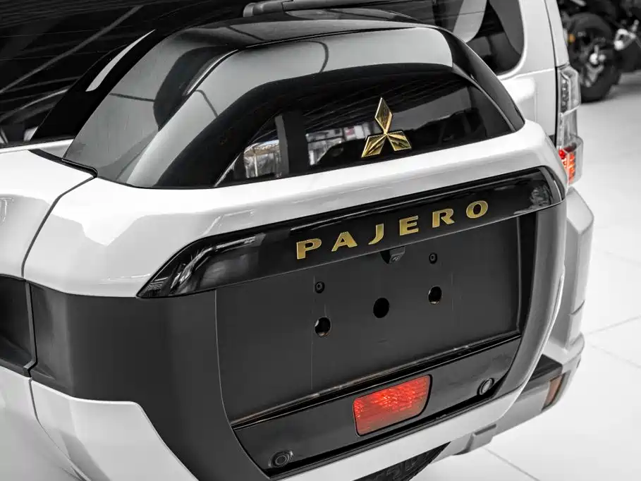 Mitsubishi Pajero (Import) — миниатюра 40