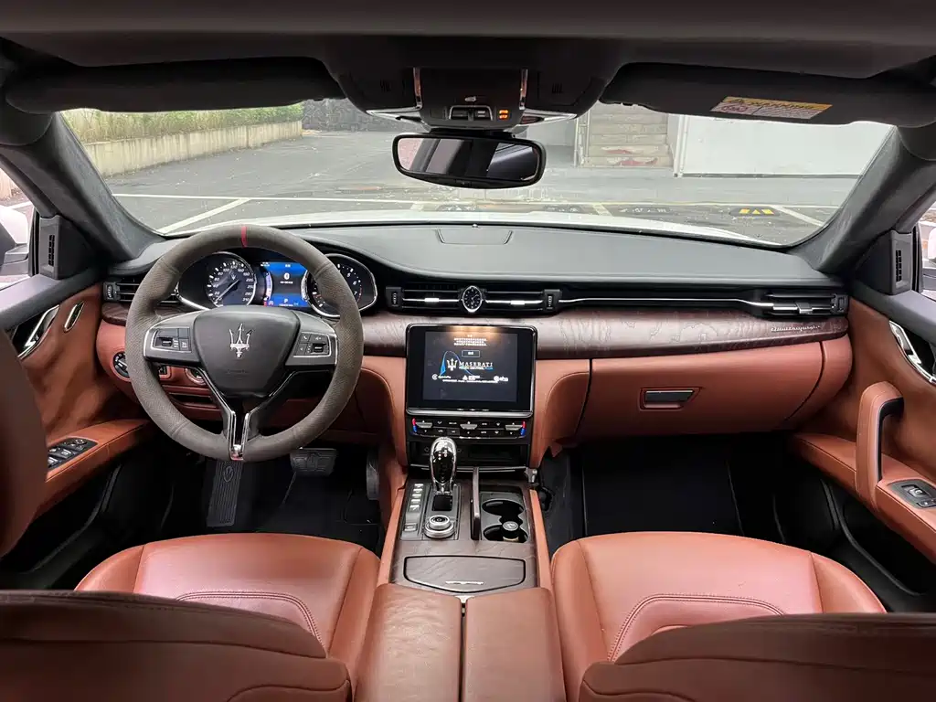 Maserati Quattroporte — миниатюра 6