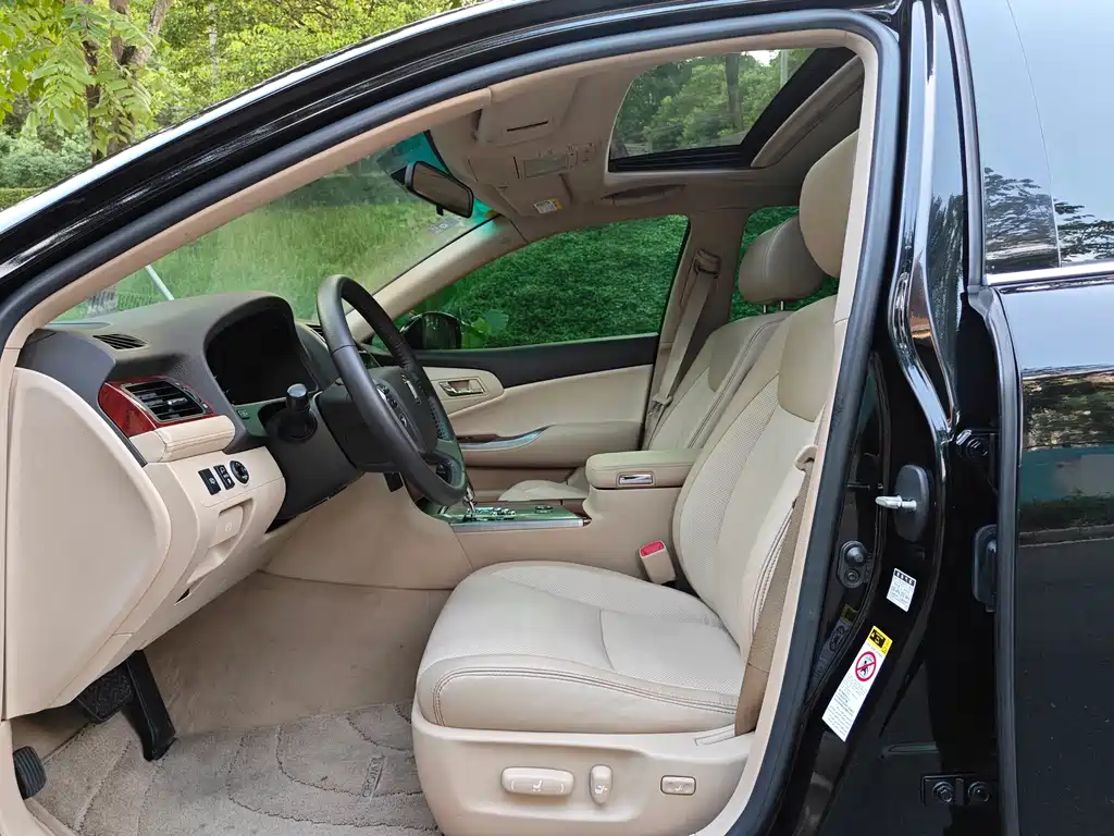 Toyota Crown — миниатюра 4