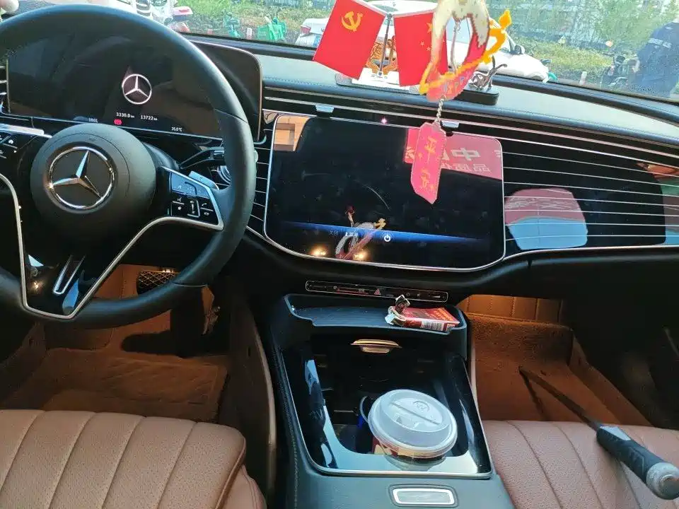 Mercedes-Benz E-Class — миниатюра 7