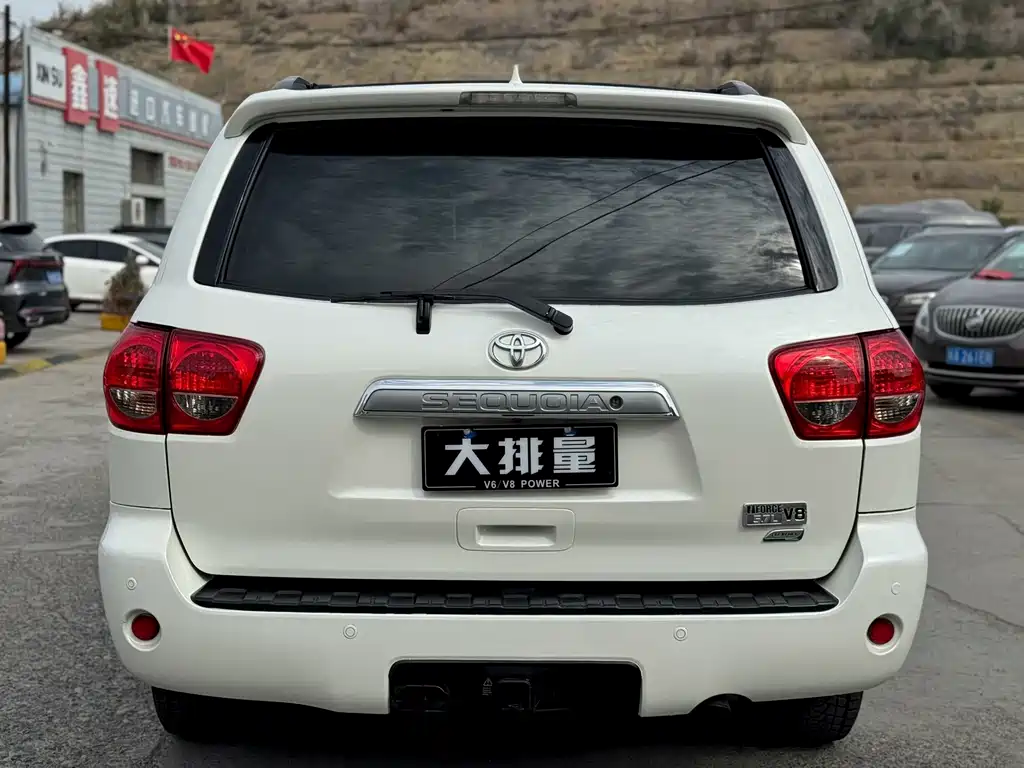 Toyota Sequoia — миниатюра 8