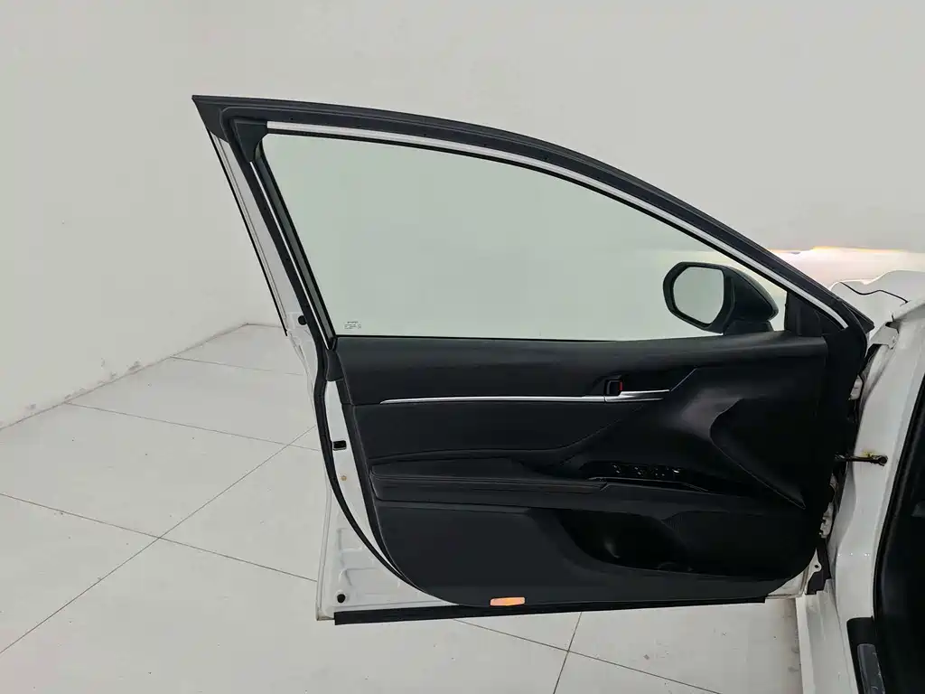 Toyota Camry — миниатюра 22