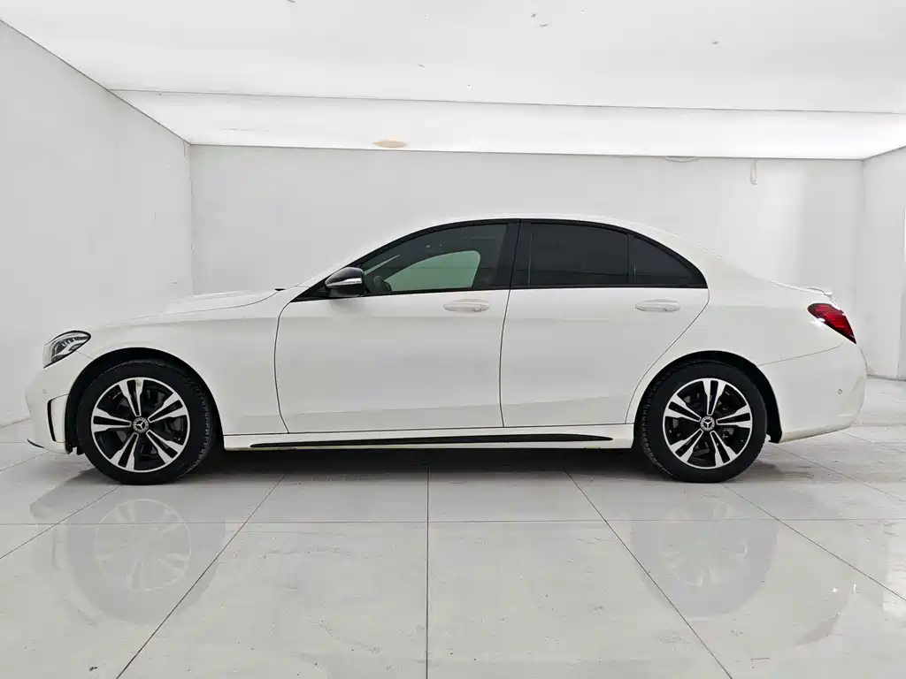 Mercedes-Benz C-Class — миниатюра 7