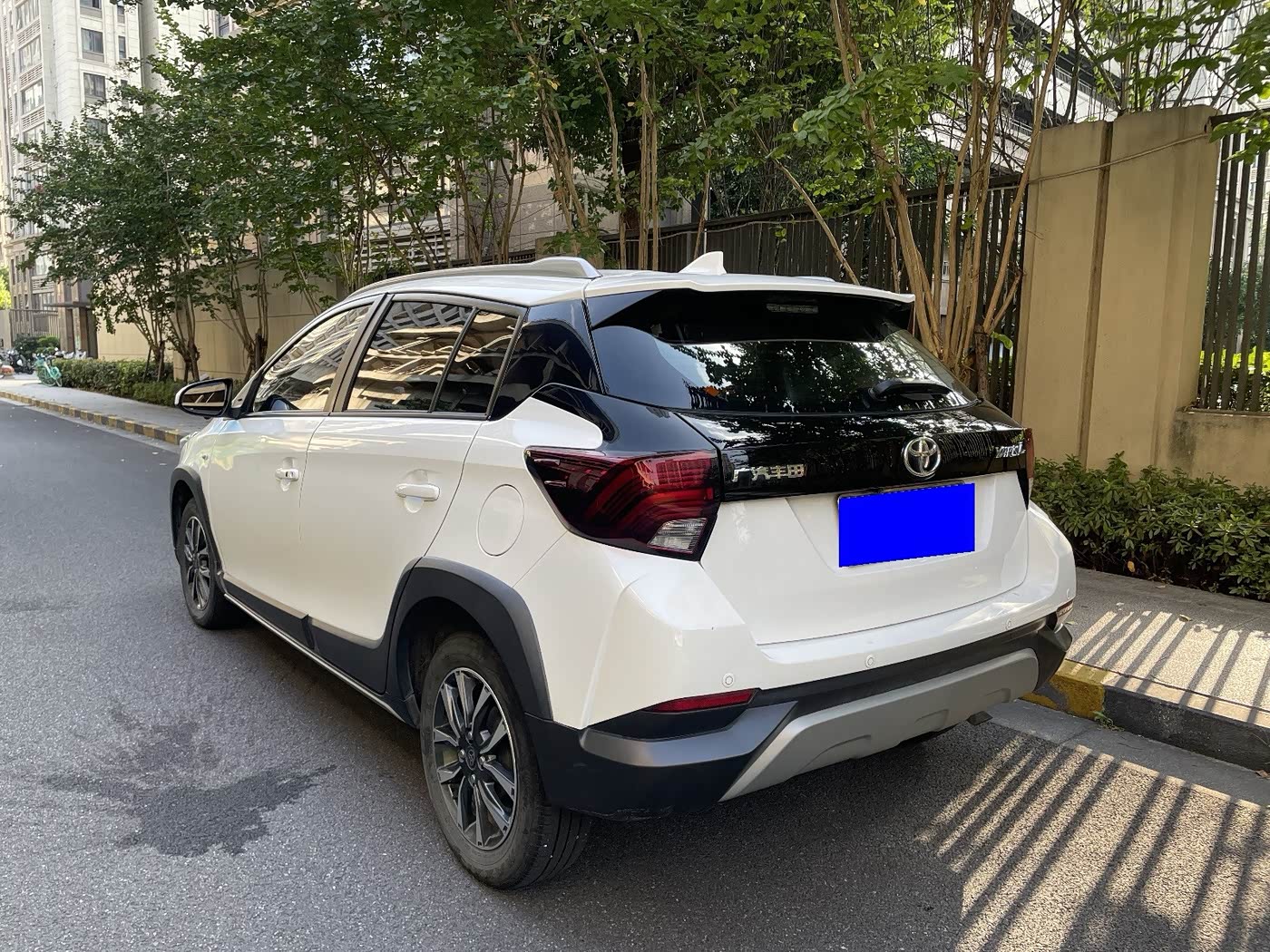 Toyota YARiS L Zhi Xuan 1.5 л 2022 г. Белый, пробег 40000 км