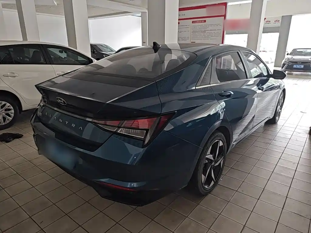 Hyundai Elantra — миниатюра 7