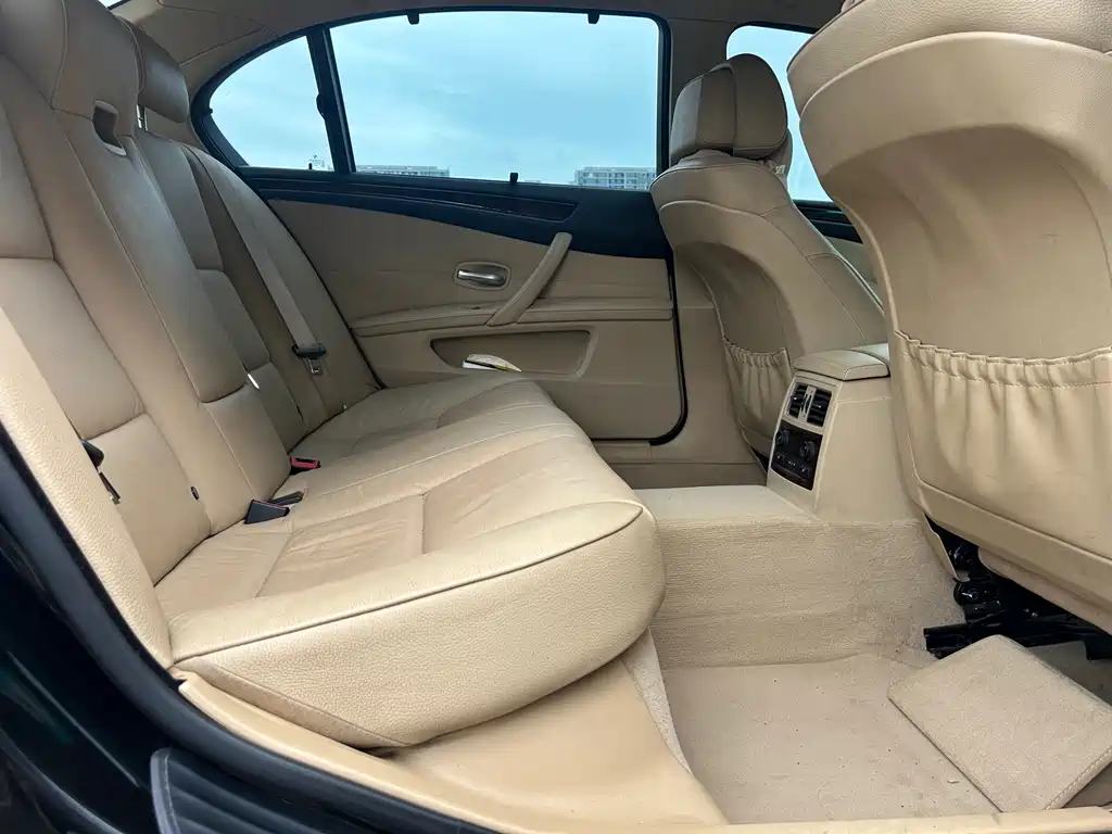 BMW 5 Series — миниатюра 8