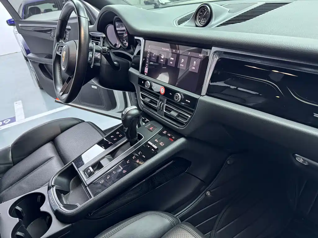 Porsche Macan — миниатюра 13