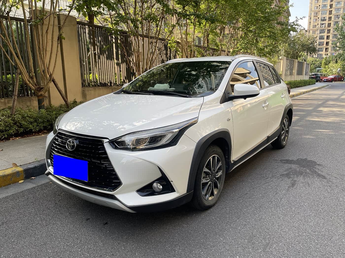 Toyota YARiS L Zhi Xuan 1.5 л 2022 г. Белый, пробег 40000 км