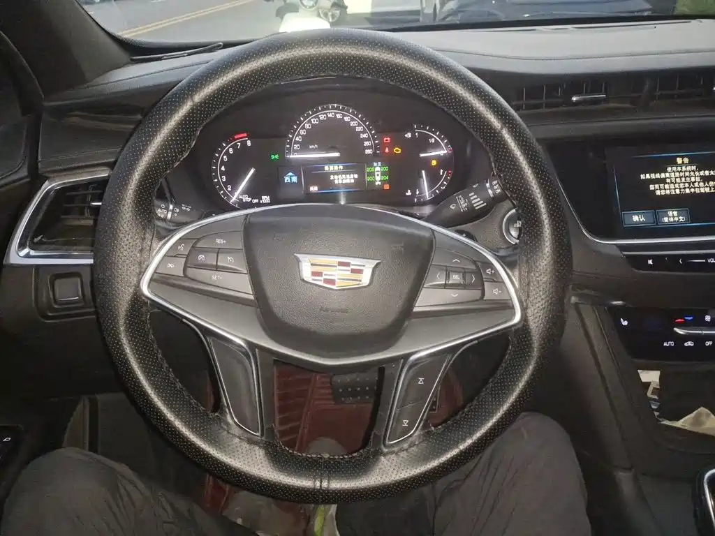 Cadillac XT5 — миниатюра 4