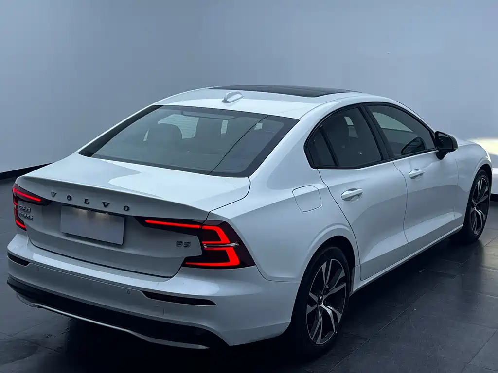 Volvo S60 — миниатюра 11