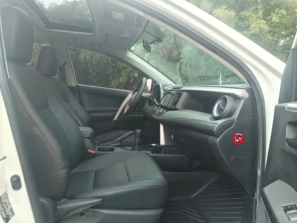 Toyota RAV4 — миниатюра 11