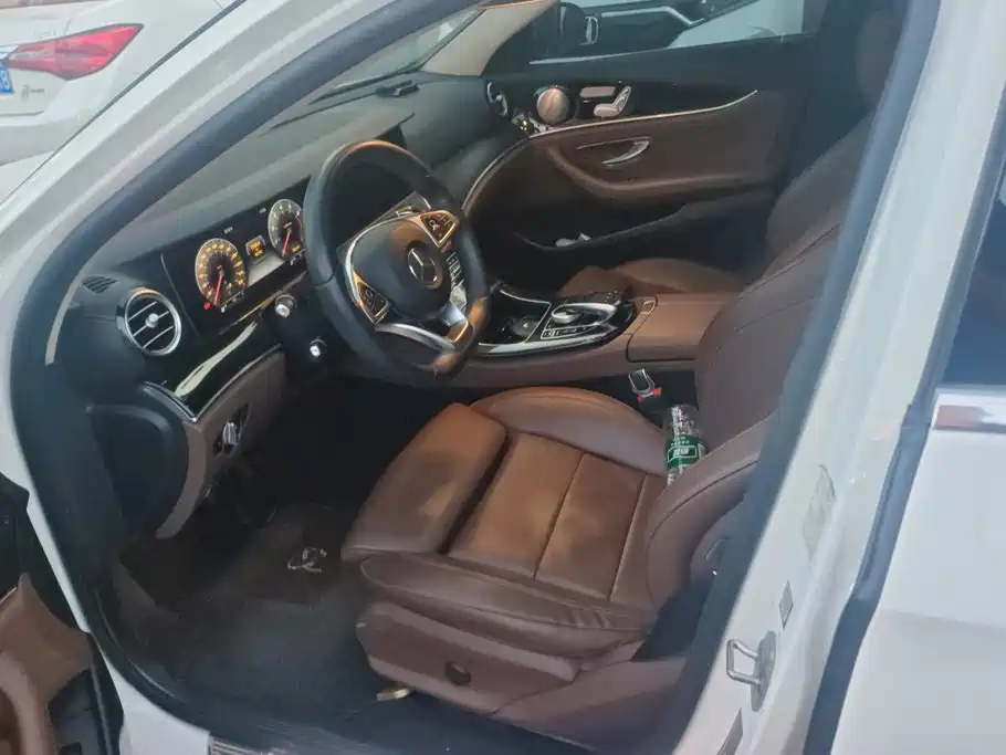 Mercedes-Benz E-Class — миниатюра 9