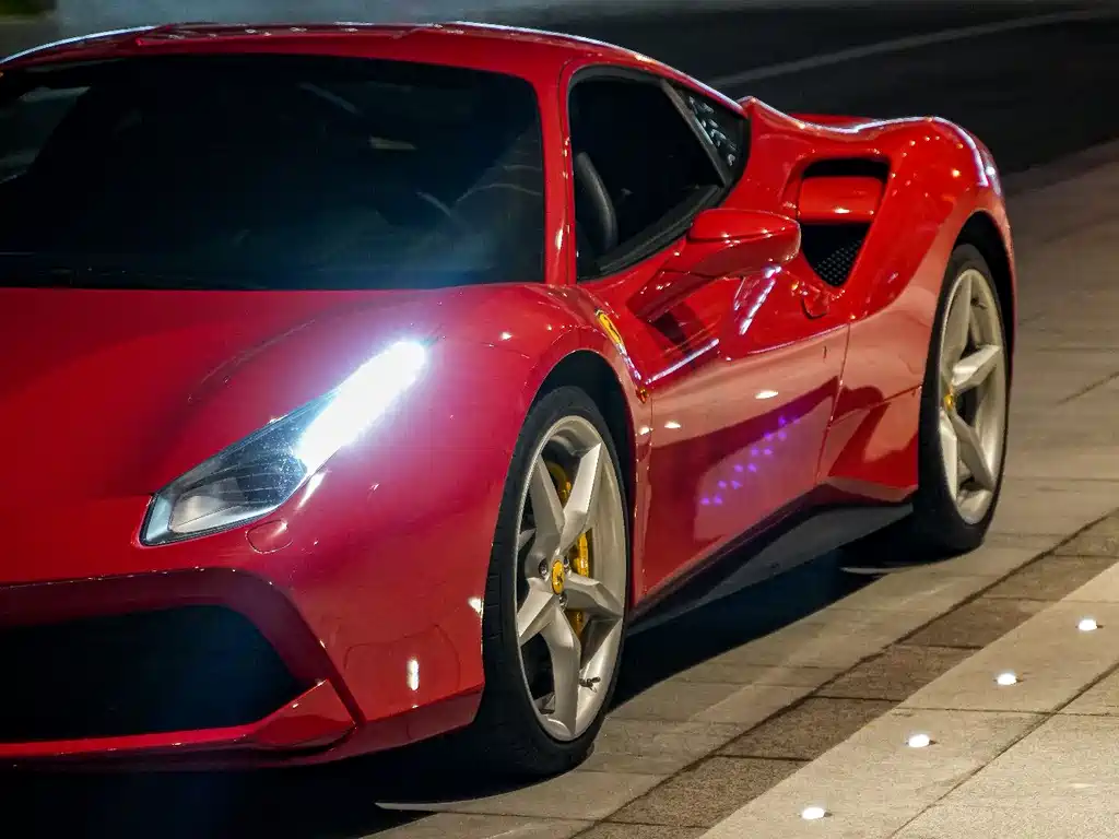 FERRARI 488