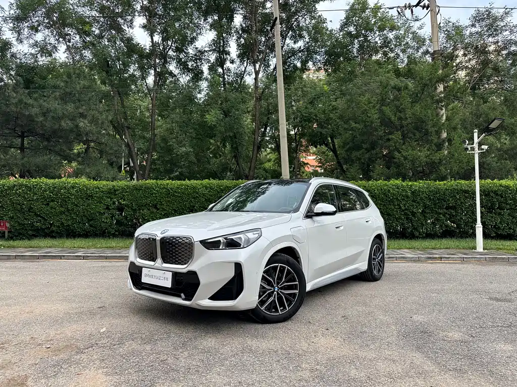 BMW iX1