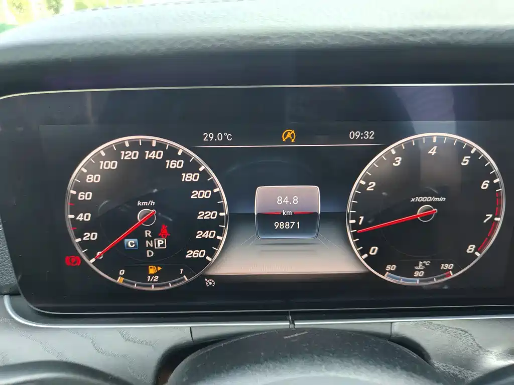 Mercedes-Benz E-Class — миниатюра 10