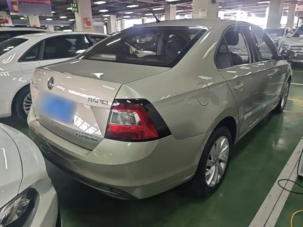 Skoda Rapid — миниатюра 7