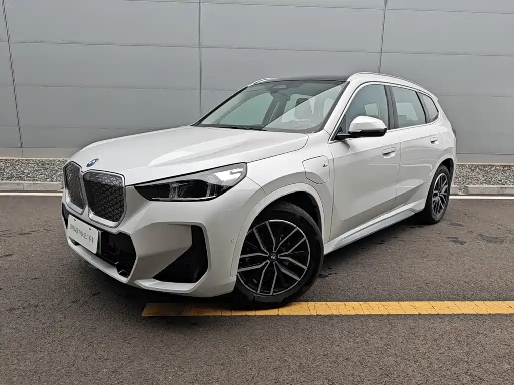 BMW iX1 2025