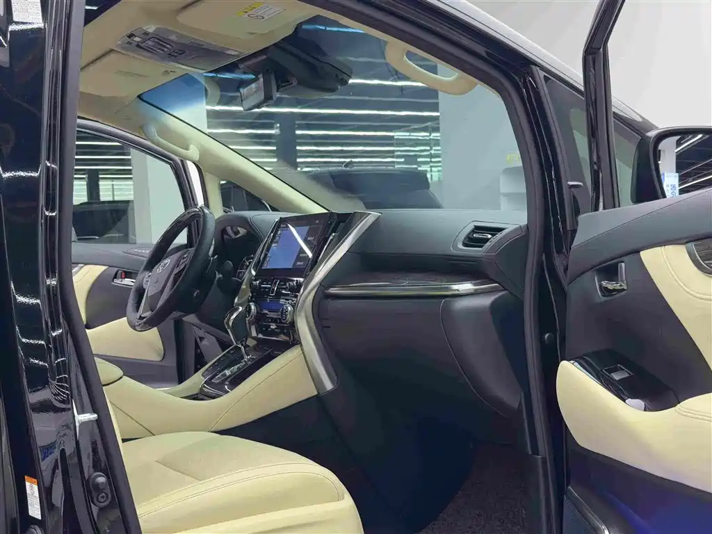 Toyota Vellfire — миниатюра 8