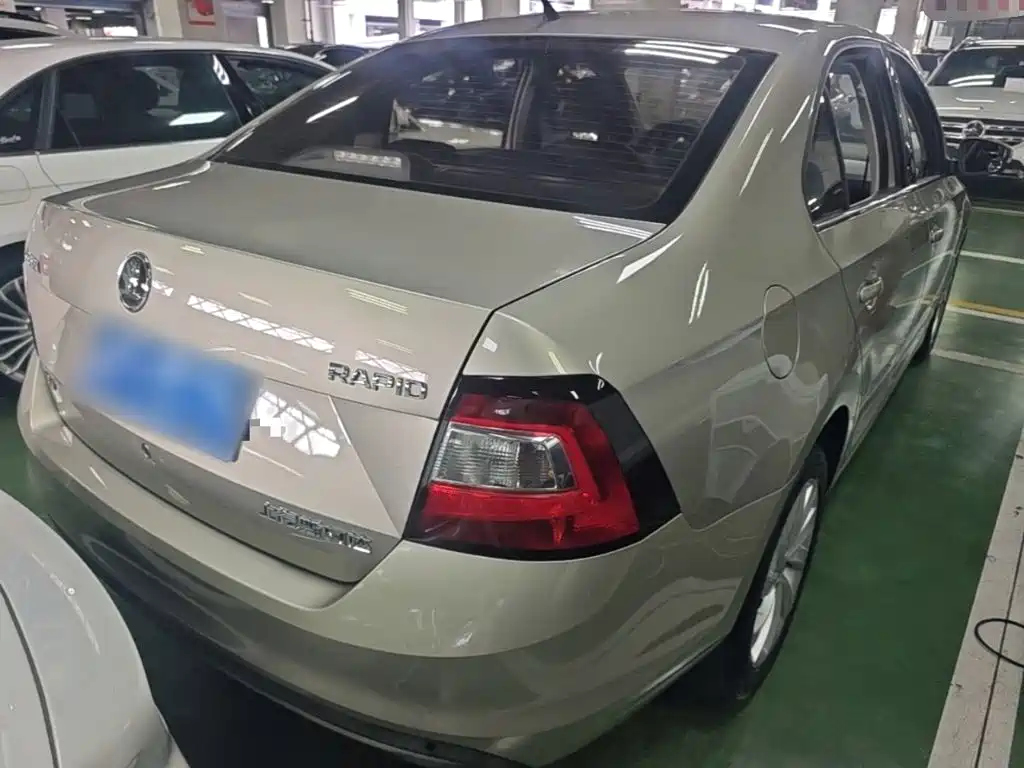 Skoda Rapid — миниатюра 6
