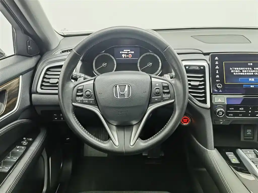 HONDA UR V