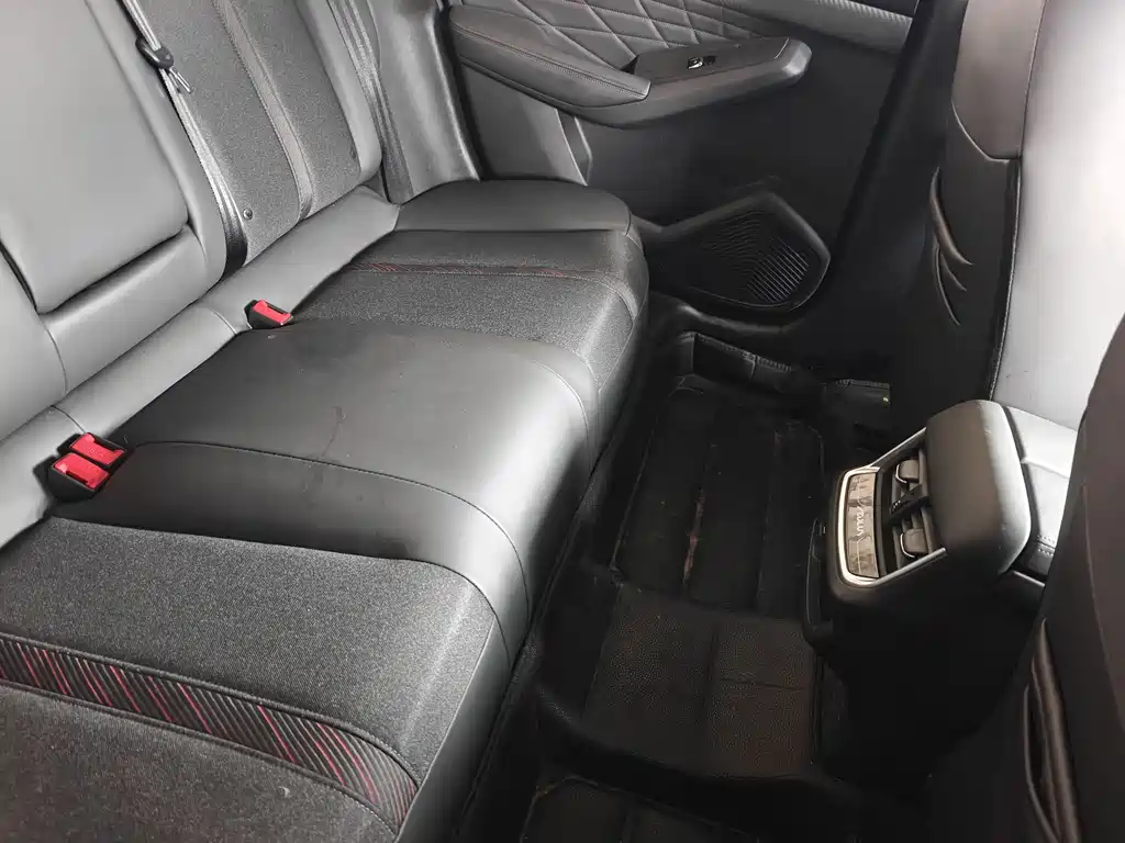 DONGFENG YI HYUN MAX